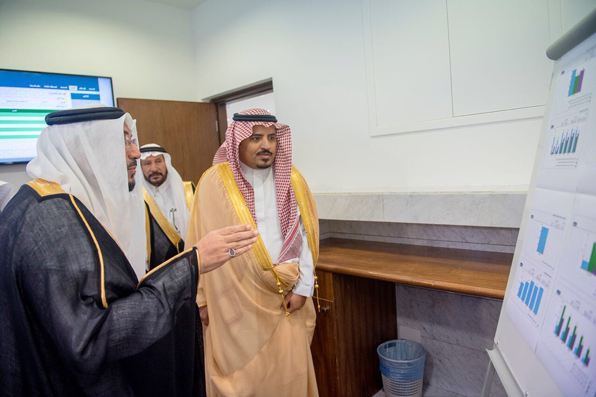 EmarahAlQassim's tweet photo. لرصد مؤشرات وإحصائيات كافة القطاعات والمنطقه
#امير_القصيم : يدشن المرحله الاولى بمركز المعلومات بمجلس 
المنطقة https://t.co/sdjyQJxL6G