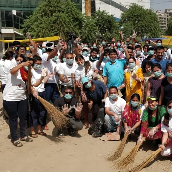 More than 150 Gurgaon @Artofliving volunteers came together on #GandhiJayanti for Mega Follow up followed by a cleanliness drive & an awareness campaign. Thanks to Gurudev @SriSri & PM @narendramodi for inspiration #swachtaabhiyan #SwachchtaHiSeva #mycleanindia @swachhbharat