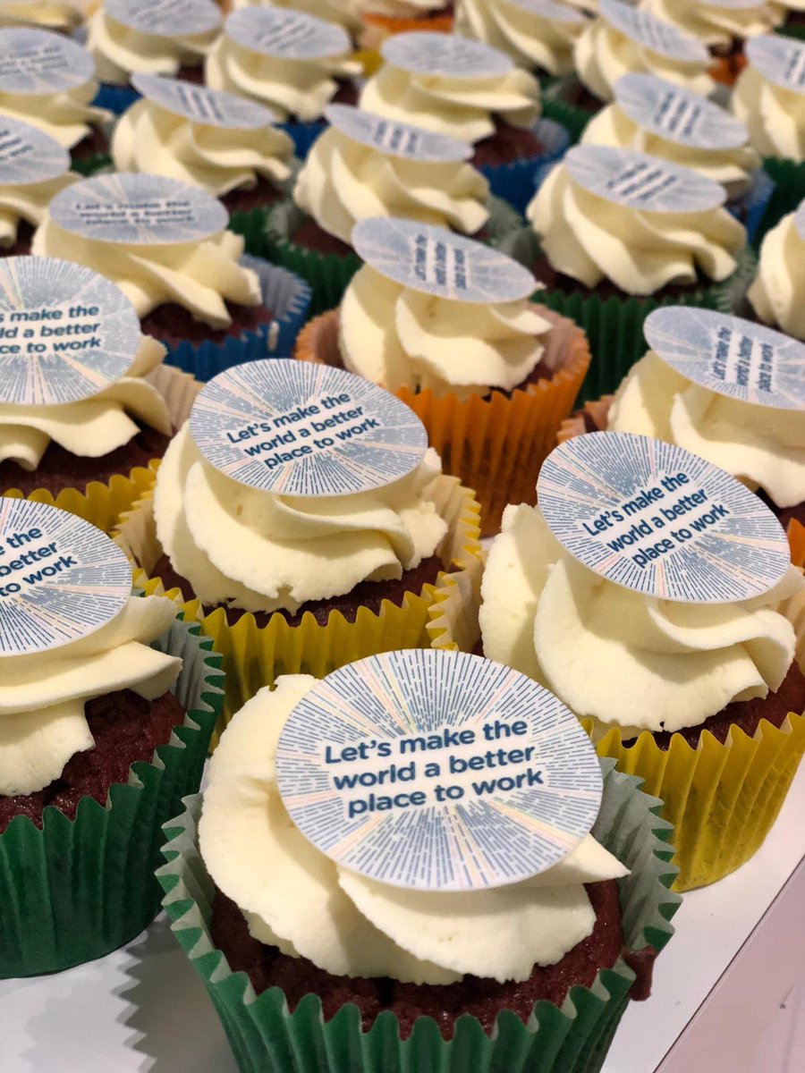 LeonieW91's tweet image. We had a small hiccup with the cupcakes yesterday but what a way to make up for it on day 2 for #eblivebakeoff @amorebakeries!!! 👨‍🍳 #delicious #greatservice