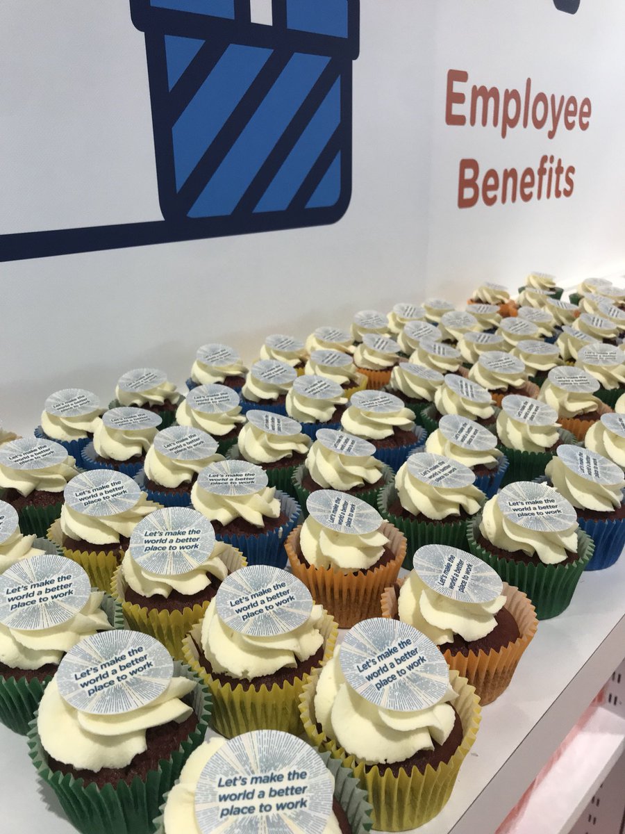 LeonieW91's tweet image. We had a small hiccup with the cupcakes yesterday but what a way to make up for it on day 2 for #eblivebakeoff @amorebakeries!!! 👨‍🍳 #delicious #greatservice