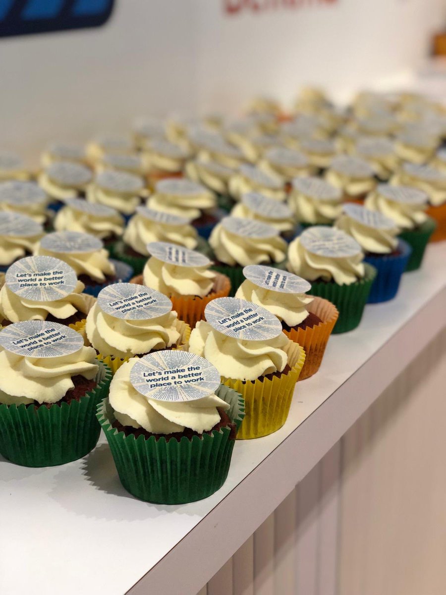 LeonieW91's tweet image. We had a small hiccup with the cupcakes yesterday but what a way to make up for it on day 2 for #eblivebakeoff @amorebakeries!!! 👨‍🍳 #delicious #greatservice