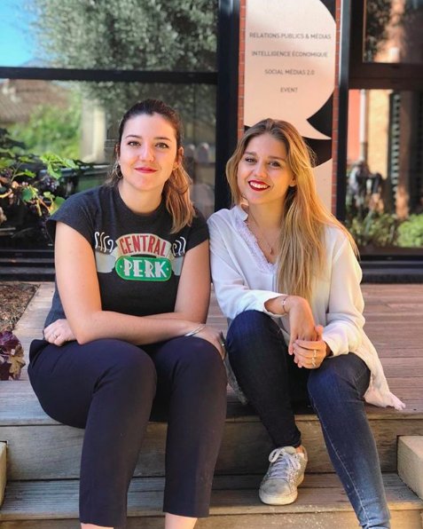 AgenceADeque's tweet photo. 2 nouvelles têtes dans notre équipe : @lisamondie et @AbeninAlice ! 

Elles nous rejoignent en stage et on a déjà beauuuuuucoup de travail pour elles 😉 https://t.co/GkhQ1gApbh
