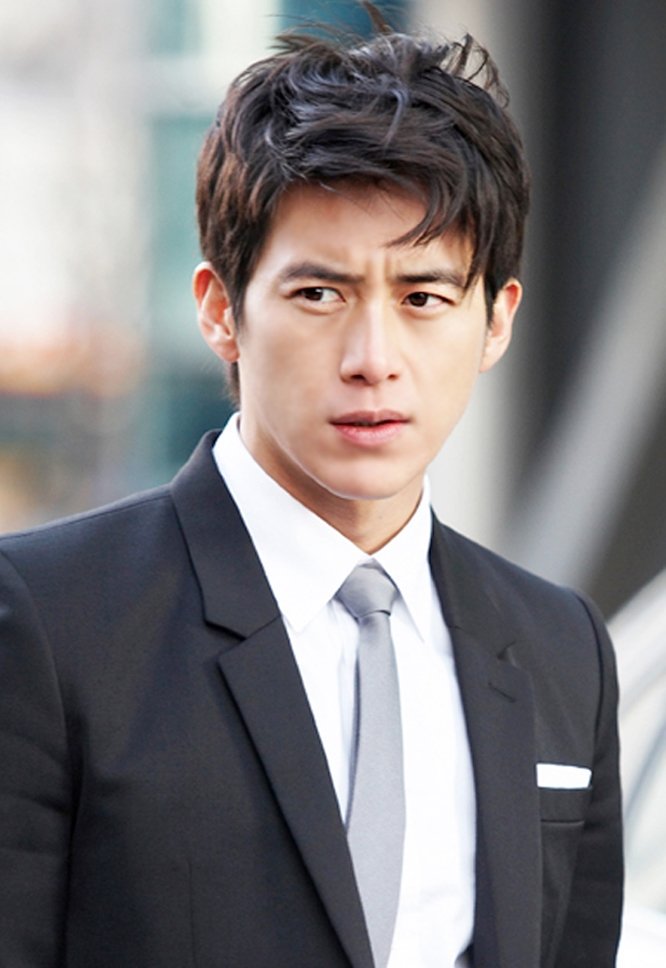 47. 우희진 아까 제가 헬레나 본햄 카터 적은 것 같은데 우희진씨 좀 헬레나 느낌 아닌가요... 옛날 얼굴이 하나도 안 변하고 그대로라는 것도 너무...