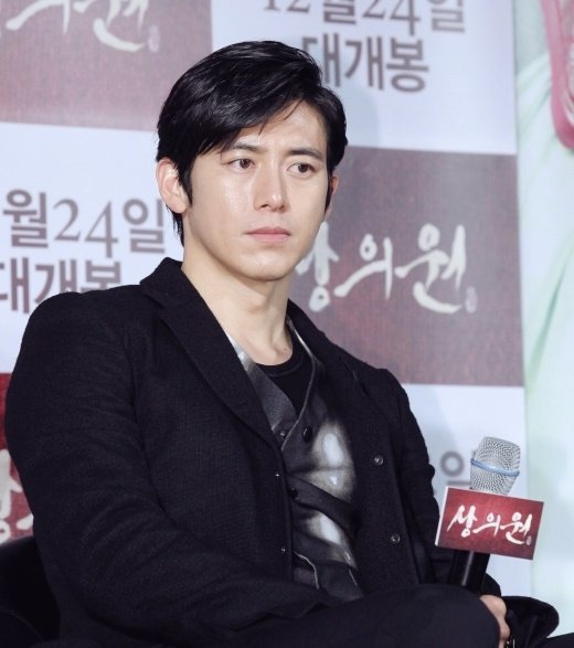 47. 우희진 아까 제가 헬레나 본햄 카터 적은 것 같은데 우희진씨 좀 헬레나 느낌 아닌가요... 옛날 얼굴이 하나도 안 변하고 그대로라는 것도 너무...