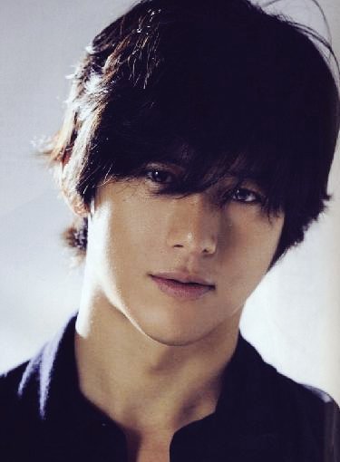 47. 우희진 아까 제가 헬레나 본햄 카터 적은 것 같은데 우희진씨 좀 헬레나 느낌 아닌가요... 옛날 얼굴이 하나도 안 변하고 그대로라는 것도 너무...