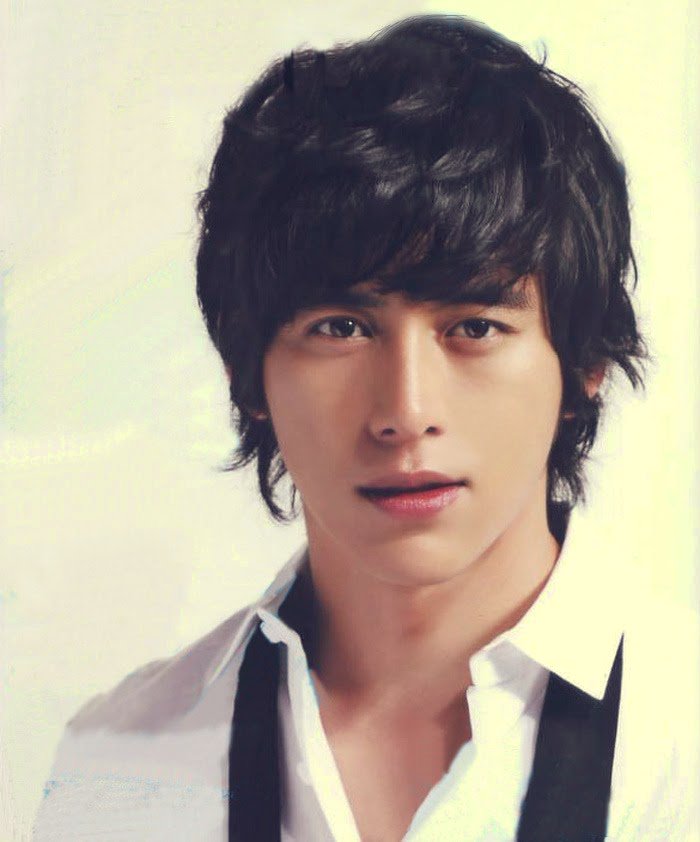 47. 우희진 아까 제가 헬레나 본햄 카터 적은 것 같은데 우희진씨 좀 헬레나 느낌 아닌가요... 옛날 얼굴이 하나도 안 변하고 그대로라는 것도 너무...