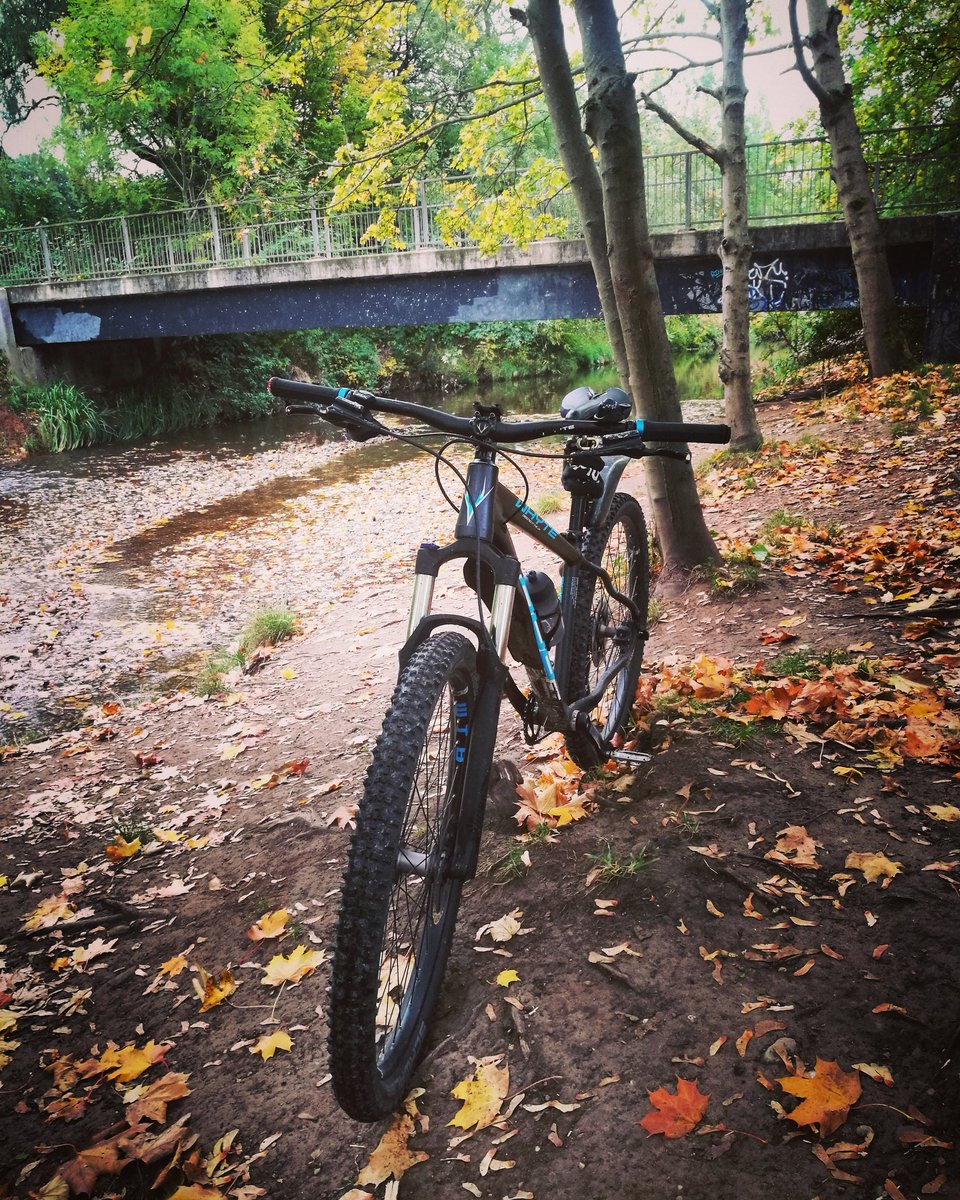 CycleSouthBrum's tweet photo. BREAKING NEWS... 106 cyclist spotted using NCR 5 this morning 🚴😀🚴😀🚴😀 its not hard to see why... choose the greener route, don't sit it traffic #JustRide 🚴😀👍 Love your Commute 🚴😀🚴😀🚴 
#cycling #Birmingham #JoinTheRevolution #MakeYourCommuteCount https://t.co/bGab2wQ0pm