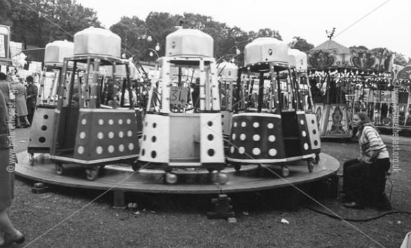 MyNottingham's tweet photo. #GooseFair kicks off TODAY! 🎢🌭🎠 It's around the 724th fair, give or take - we missed a few years during the bubonic plague! 😷

https://t.co/BC5a7hcbK6 https://t.co/Yi03eRPiSy