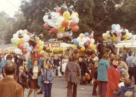MyNottingham's tweet photo. #GooseFair kicks off TODAY! 🎢🌭🎠 It's around the 724th fair, give or take - we missed a few years during the bubonic plague! 😷

https://t.co/BC5a7hcbK6 https://t.co/Yi03eRPiSy