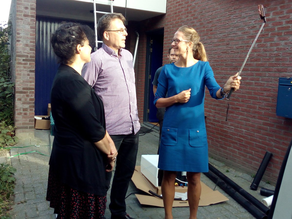 Gedeputeerde <a href="/NienkeHoman/">Nienke Homan</a> heeft een bezoek gebracht aan de familie Bouwer die vanuit de inkoopactie een warmtepomp heeft laten plaatsen. Zij heeft hier een vlog van gemaakt die te bekijken is via: bit.ly/2Rl4H7q