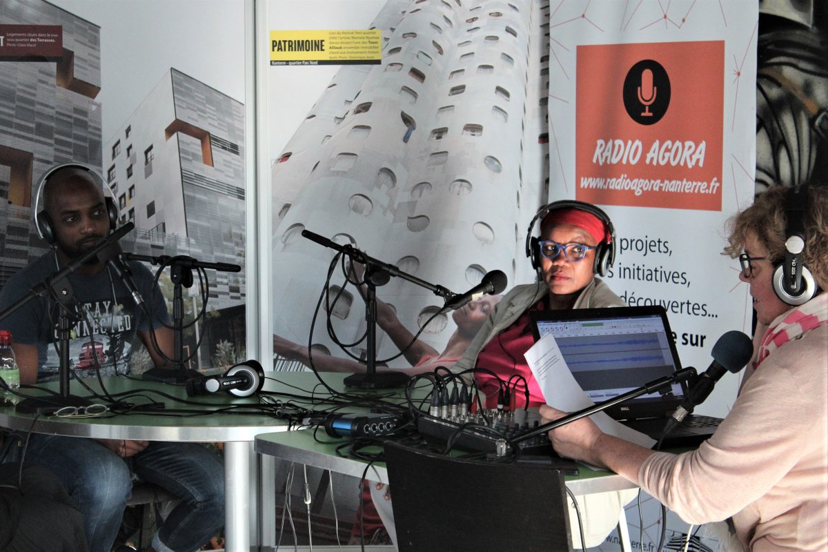 VilleNanterre's tweet image. On les appelle migrants, immigrés, réfugiés, exilés, mais comment eux se voient –ils ? Quel regard portent-ils sur leur parcours ? #Débat et rencontres sur Radio Agora à l’occasion de l’exposition #Trajectoires. Une émission à retrouver ici 👉bit.ly/2xWwjHZ