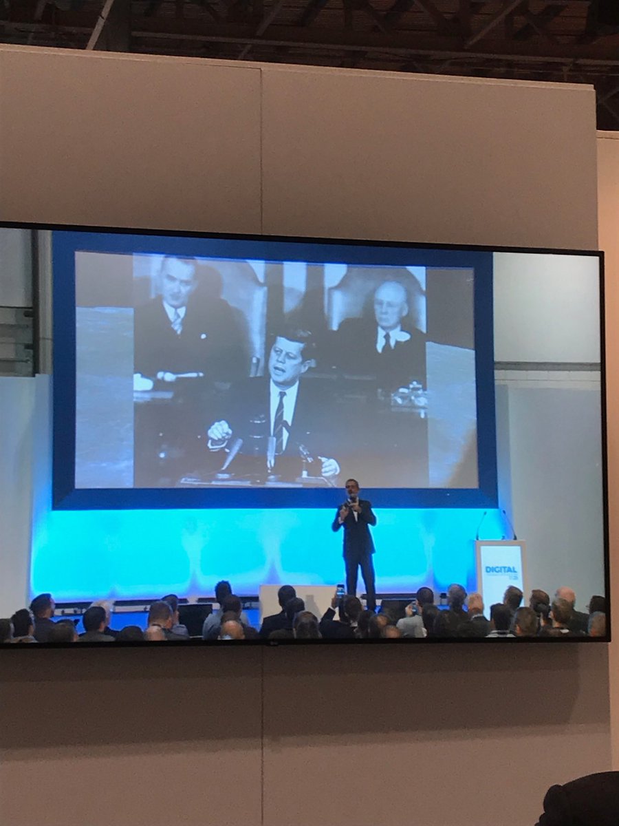 Ali_C_Smith's tweet photo. #manonthemoon #ChrisHadfield  #astronaut talks about #change #DigitalTransformation ⁦@IPEXPO⁩ #lifeonearth #tech #HR4Tech ⁦@TEAMangoUK⁩ https://t.co/moBcIjBkkX