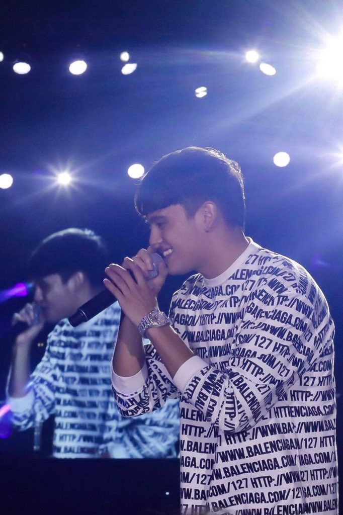 ynnagraziela's tweet photo. Why you like that James? Hahahaha. 😍😍😍Photos credit to my officemate huhu sana ganito din ako kalapit! #SHOUTManila2018
#AccenturePH
#jamesreid https://t.co/B9erwLsVwx