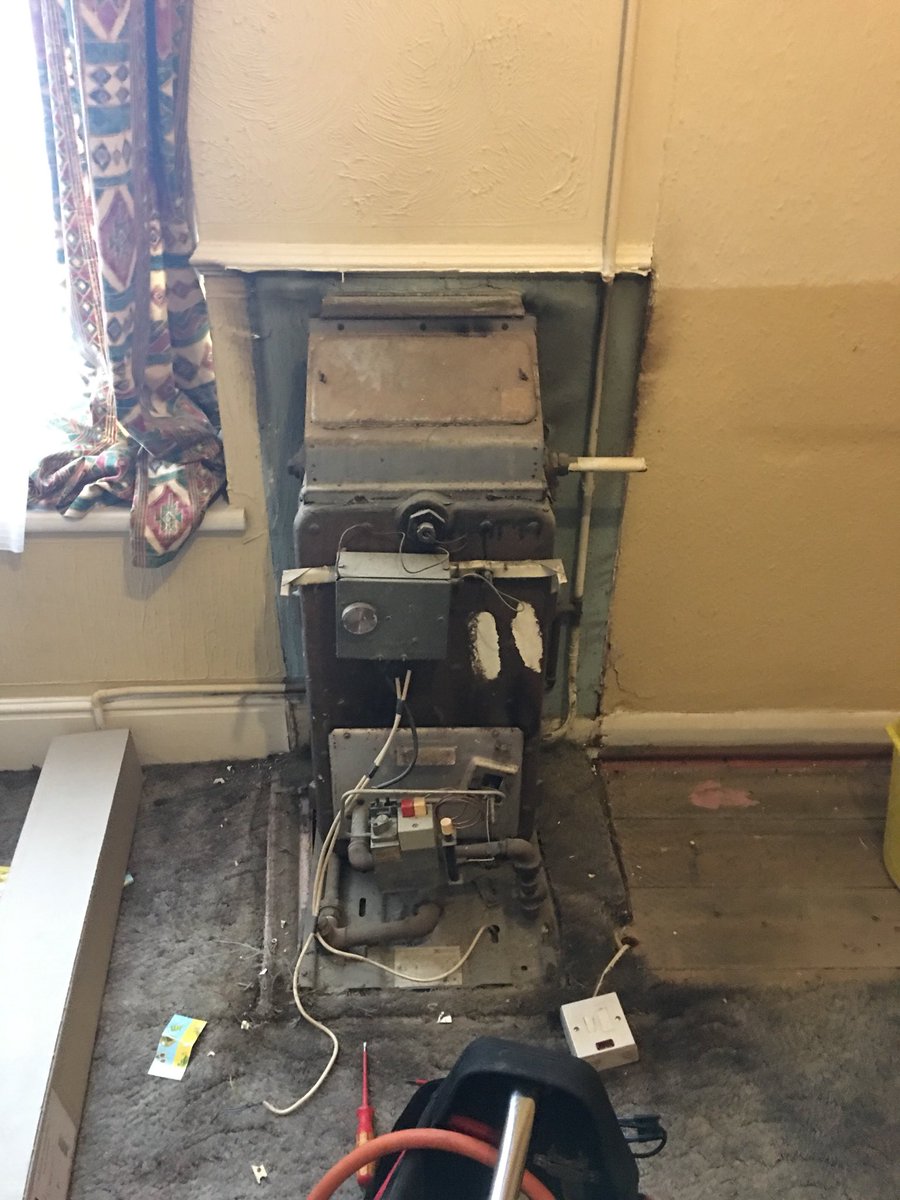 Tyrone_Guy_Ltd's tweet photo. Here’s a nice little system change we carried out around a year ago. #winteriscomming #servicedue @ideal_boilers https://t.co/dVA0Hcf32a