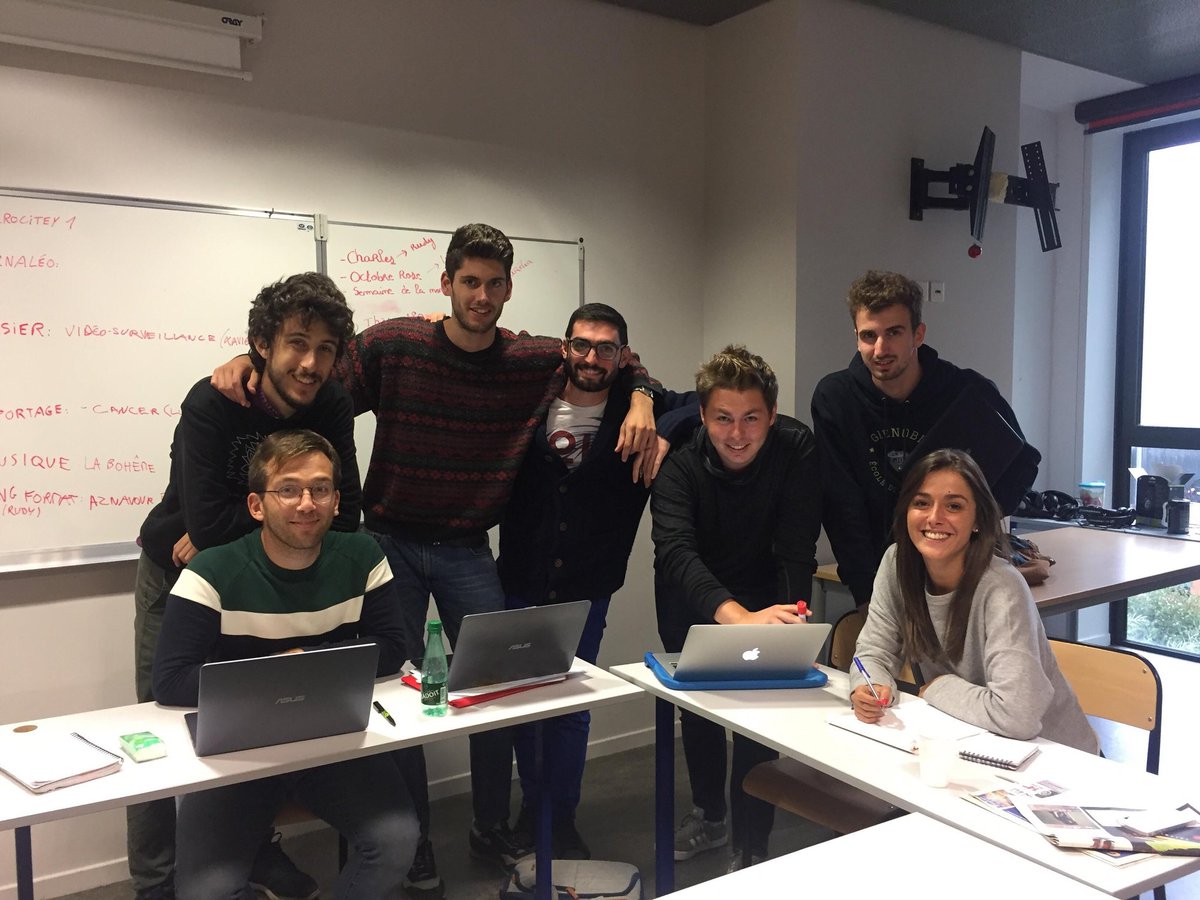 microcite's tweet image. Une nouvelle génération radiophonique reprend la main ! N&apos;oubliez pas, la première c&apos;est vendredi 16:30 sur @campusgrenoble ! Stay tuned ! 
(📷 @ExpositoAlex )