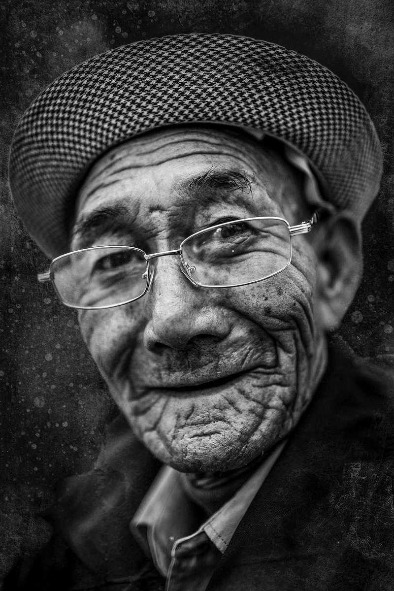 ActualidadRT's tweet photo. 📸 Gentes de todo el mundo a través de los hechizantes retratos de un fotógrafo español https://t.co/8SmblFZemQ

"No hay nada más bello que el arte, porque a través de él expresamos y evolucionamos". Conozca algunos de sus cautivadores instantáneas en nuestra galería https://t.co/fbWrE6JoYP
