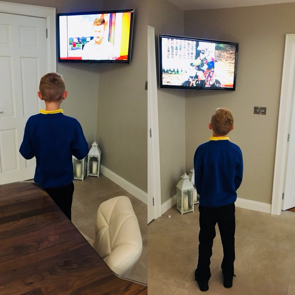 JohnBur44512635's tweet photo. Jack having a fast start to the day with JR...😃🏆🏆🏆🏆
#morningtv 
@jonathanrea @rancook16 https://t.co/QJjNvldSIS