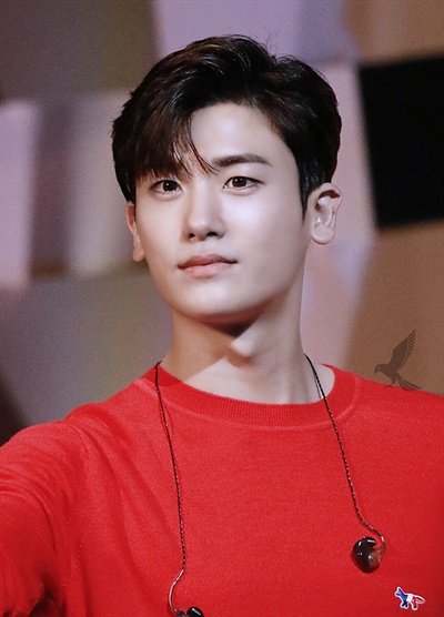 47. 우희진 아까 제가 헬레나 본햄 카터 적은 것 같은데 우희진씨 좀 헬레나 느낌 아닌가요... 옛날 얼굴이 하나도 안 변하고 그대로라는 것도 너무...