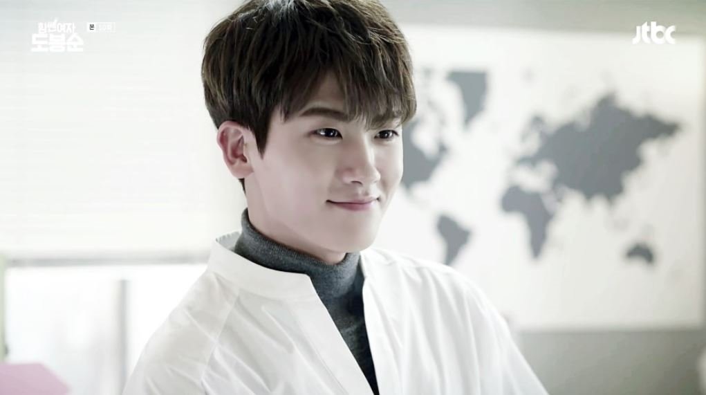 47. 우희진 아까 제가 헬레나 본햄 카터 적은 것 같은데 우희진씨 좀 헬레나 느낌 아닌가요... 옛날 얼굴이 하나도 안 변하고 그대로라는 것도 너무...