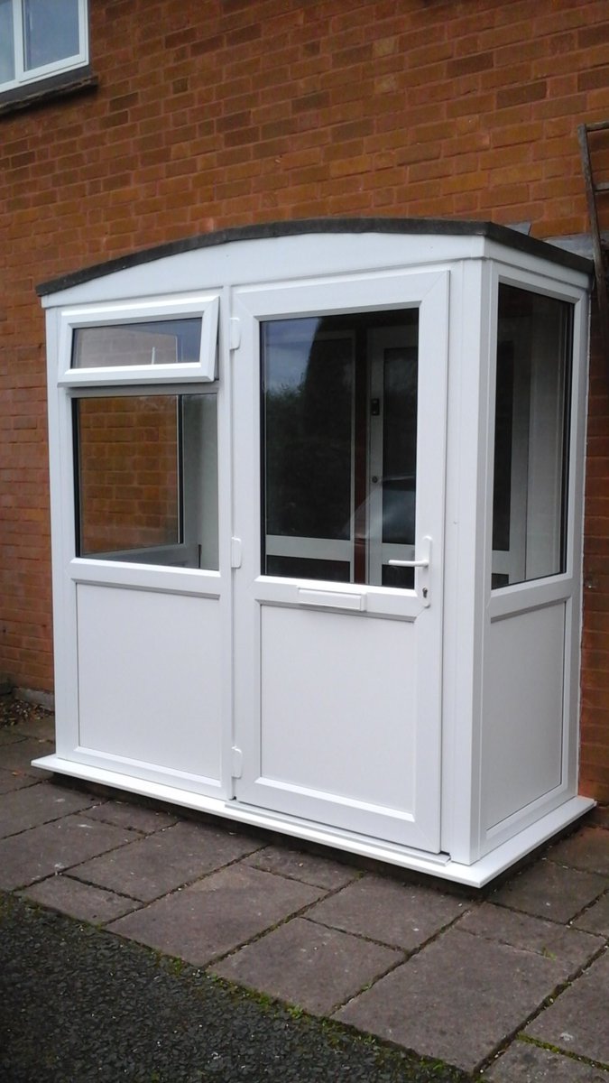 Fusion_Windows's tweet image. A lovely before and after shot of a porch installed for Mr and Mrs M. They were delighted with the job from start to finish