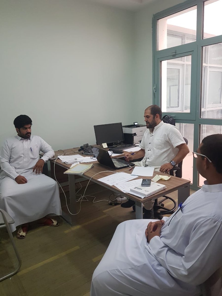 اجتمع صباح اليوم روؤساء مجالس #نادي_التعلم_الإلكتروني في كلية العلوم الاداريه مع منسق وحدة التعلم الألكتروني د.عبدالحق العشعاشي وناقشوا ماعليهم فعله خلال الاسابيع القادمه لخدمة الكلية