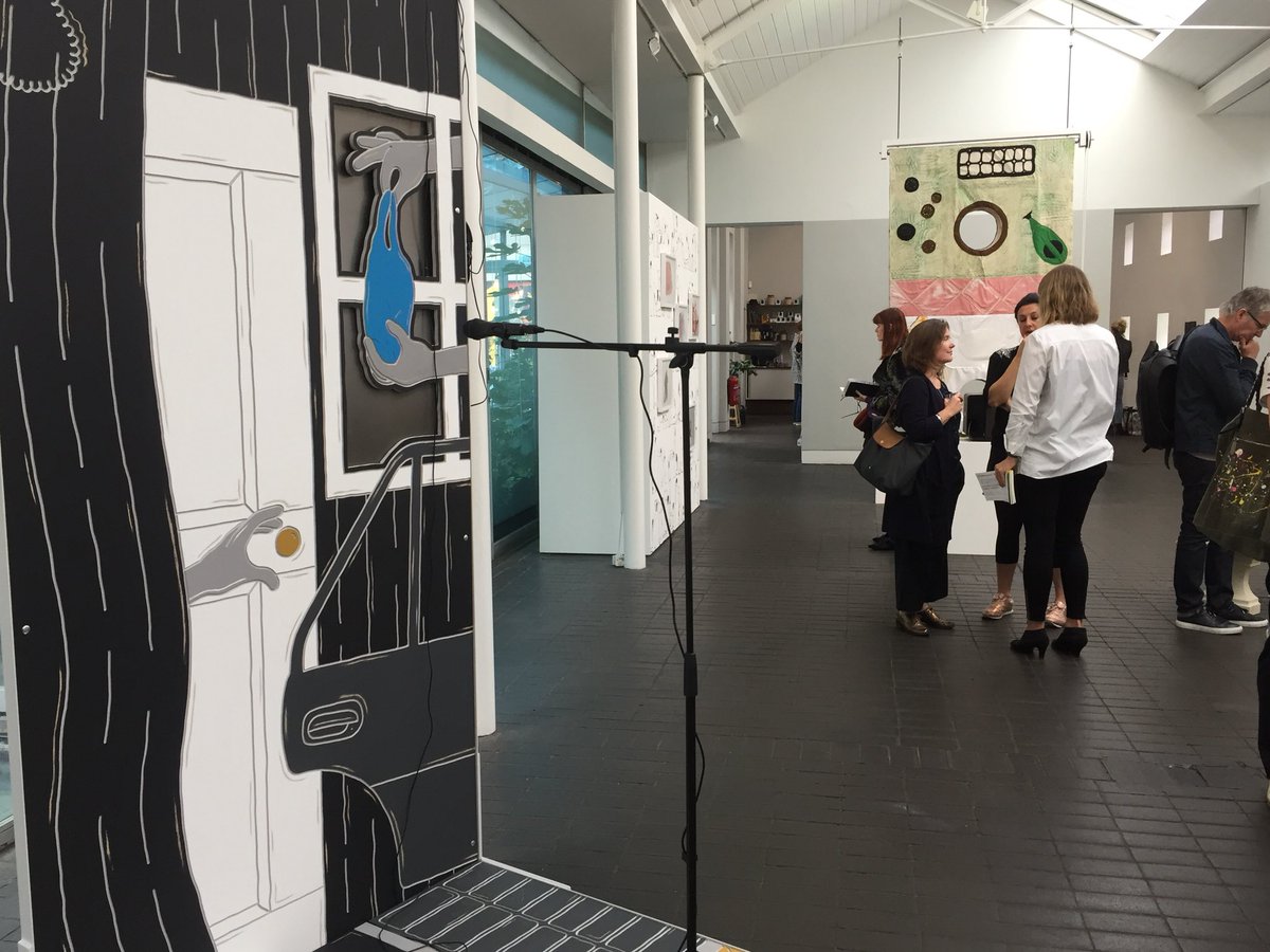 mkartscentre's tweet photo. Thank you @JerwoodSpace for a bright morning tour of #Survey feat. The brilliance which is @emma_cousin @LindseyMendick #MillyPeck and more! Top go see this #friezeweek https://t.co/S5woMDQfU4