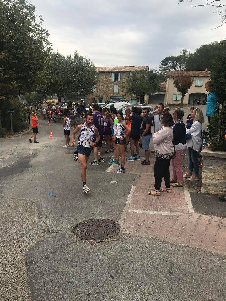 JuSports30's tweet photo. 9e étape du Challenge @AlesAgglo, les foulées boissétaines ont vu la victoire sur les 10 kms du parcours de @cberraho, déja vainqueur la veille du 5 kms de la Gambade de St Roman, en 32 min 53s soit une moyenne de + de 18 km/h. Francoise Dumas remporte la course féminine #Running https://t.co/LHrqKcen8i