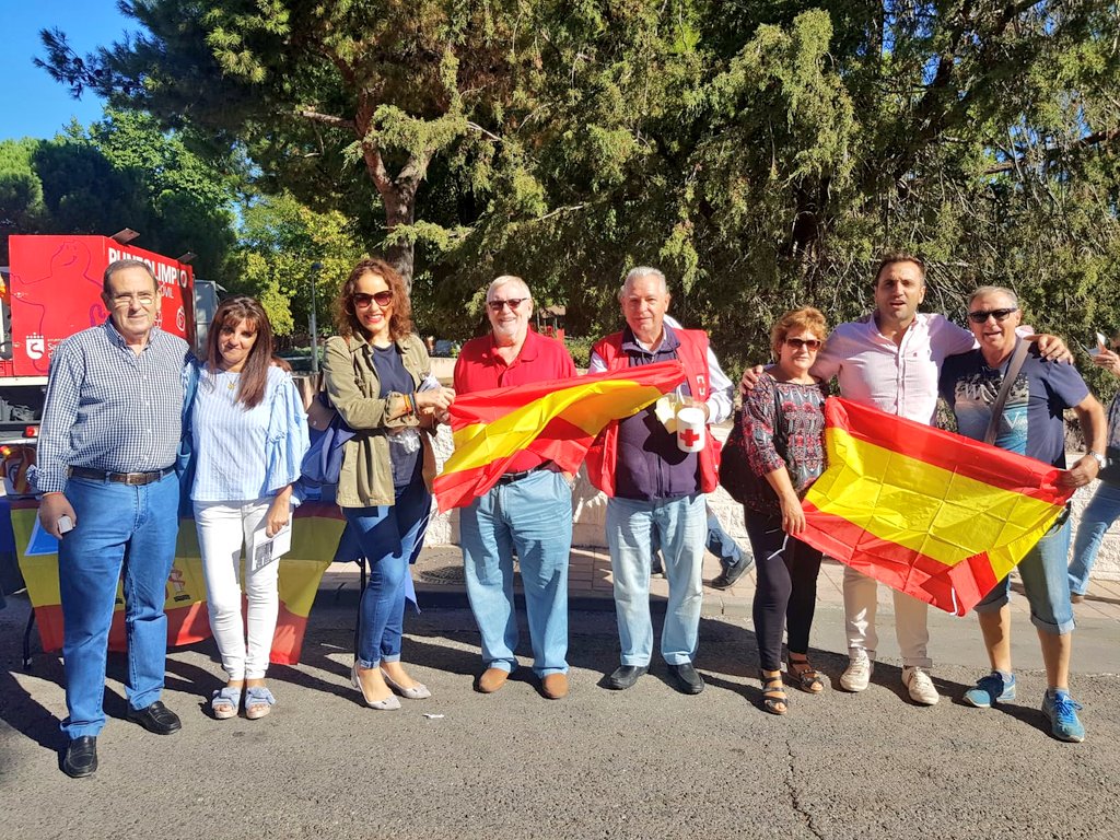 PPSanse's tweet photo. #ElMejorSanseParaTodos Toda la mañana estamos en el mercadillo. Vente. Estamos aquí para charlar con nuestros vecinos👪y dar solución👏a sus necesidades. Os esperamos👇 https://t.co/VzJN4Iz2AS