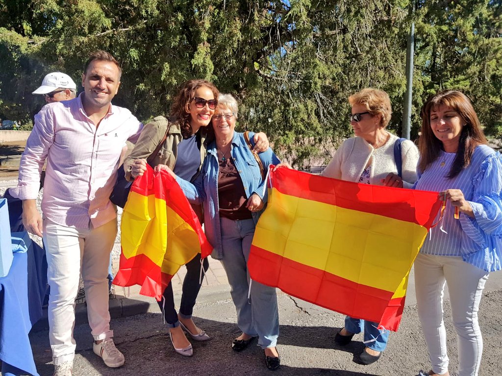 PPSanse's tweet photo. #ElMejorSanseParaTodos Toda la mañana estamos en el mercadillo. Vente. Estamos aquí para charlar con nuestros vecinos👪y dar solución👏a sus necesidades. Os esperamos👇 https://t.co/VzJN4Iz2AS