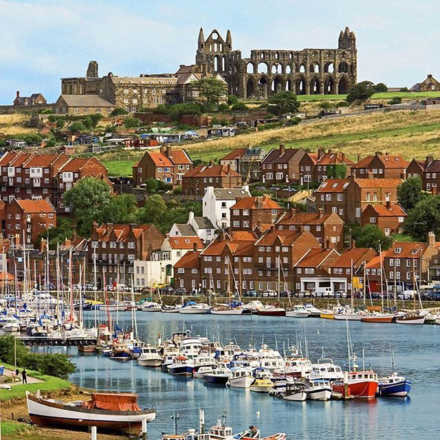 The ruins of Whitby Abbey above its eponymous town in North Yorkshire. A 7th century Christian monastery which later became a Benedictine abbey, Whitby is perhaps best known for its connections to Bram Stoker and his most famous character, Dracula. Durin… ift.tt/2RllRBV