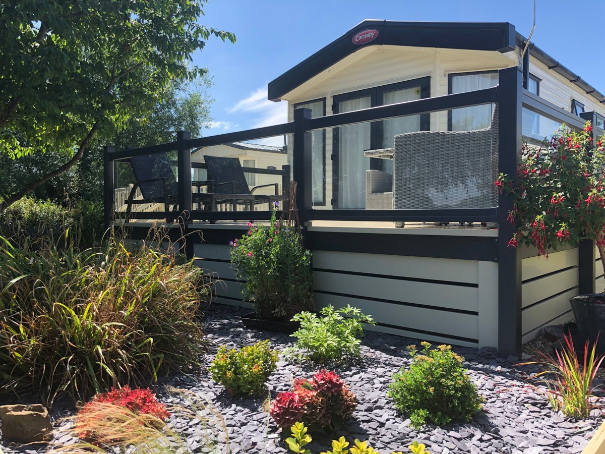 ultimatedecking's tweet photo. Great deck built by Team Ultimate and such pretty surroundings for this stunning space 🤩 https://t.co/RqYmeDX7WI