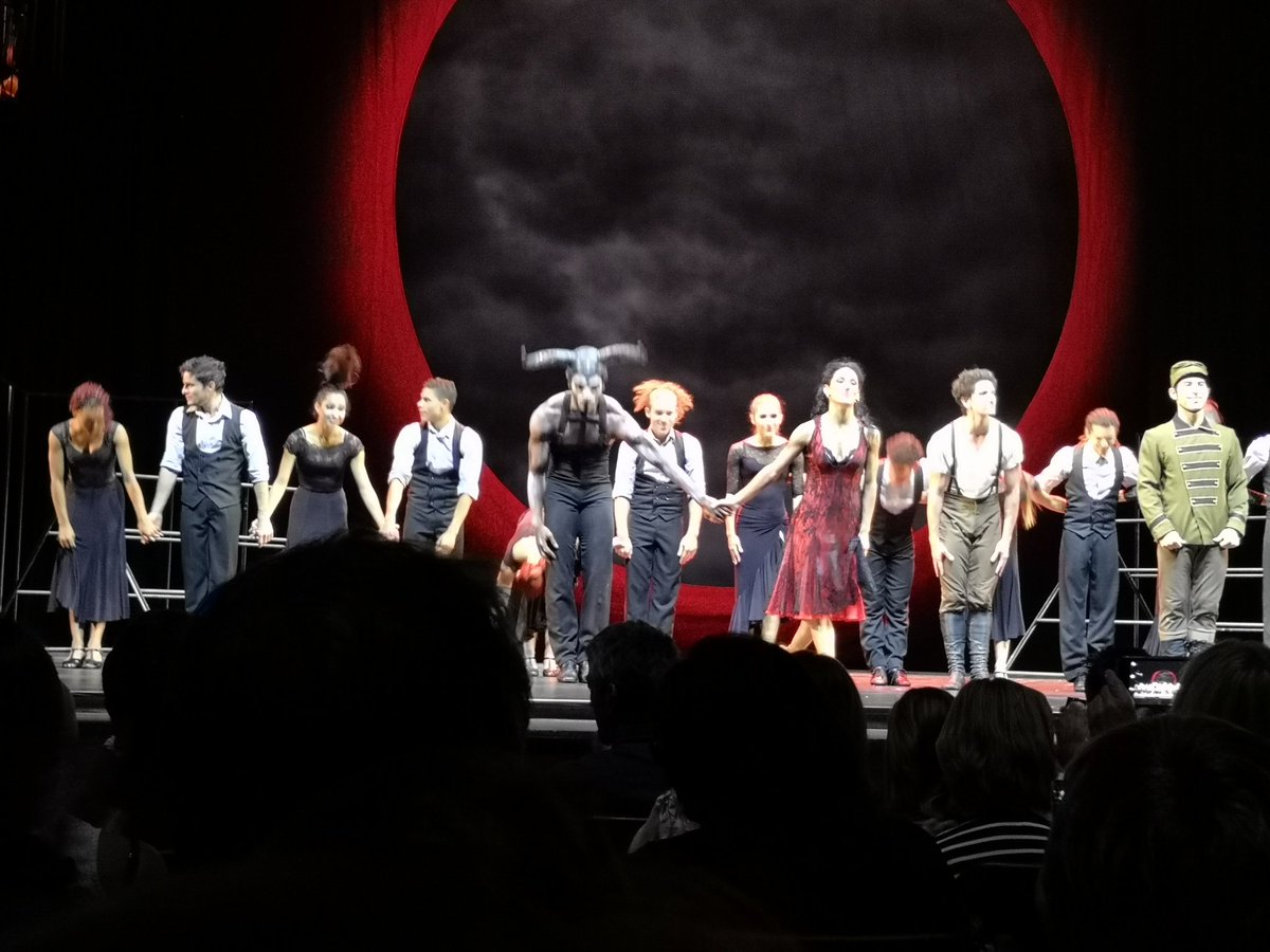 Amazing celebration of dance <a href="/CAcostaOfficial/">Carlos Acosta CBE</a> <a href="/RoyalAlbertHall/">Royal Albert Hall</a> real emotion and passion I laughed and cried 5⭐ performances from all dancers especially rooster