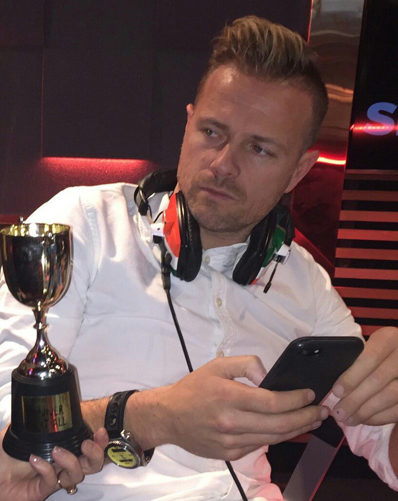 Hema_ByrnesArmy's tweet photo. When you're listening to the #NBSHOW2FM to hear if @NickyByrne will mention anything about the Westlife reunion and what you get is information about how snails ejaculate instead @djjennygreene @RTE2fm
#Westlife #WestlifeReunion https://t.co/crsxbgzH60