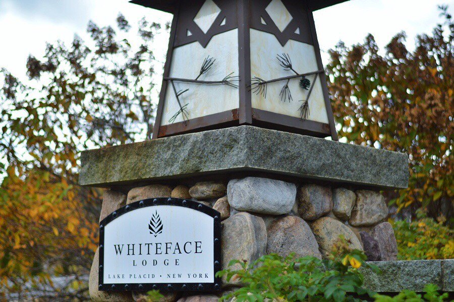 A Night Away: Whiteface Lodge genteelflair.com/2018/10/03/a-n…