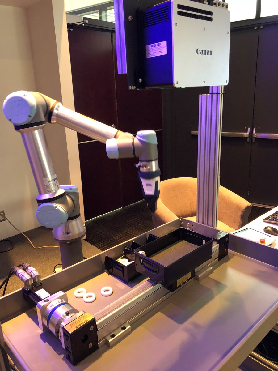 Informative presentation today from <a href="/BEHCO_MRM/">BEHCO-MRM</a> and partners at the <a href="/AutomationAlley/">Automation Alley</a> event regarding Cobots! 

#robots #coexist #collaboration #cobots