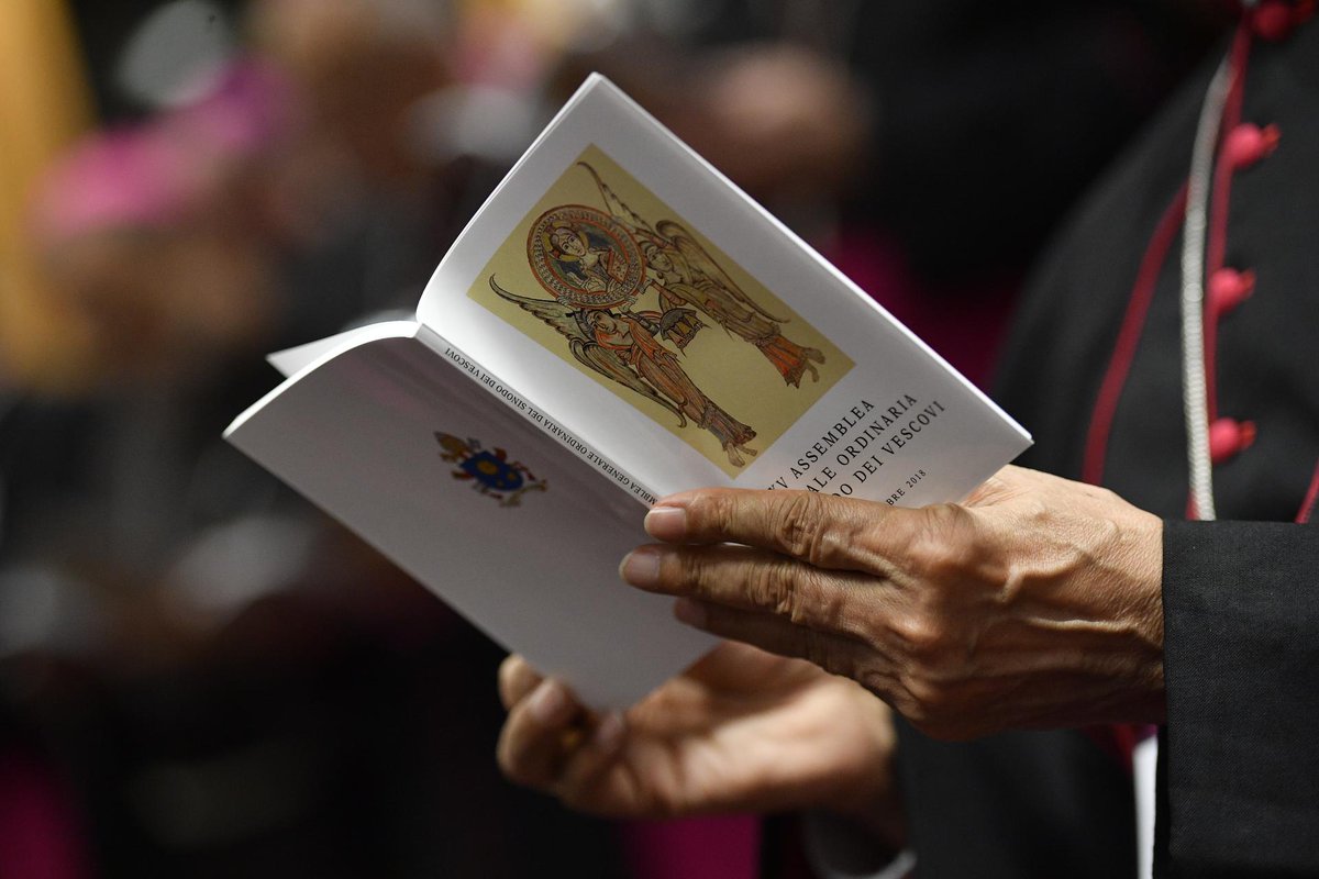 Les premières images de la congrégation générale du #Synod2018 qui vient de s'ouvrir ce mercredi après-midi au Vatican. @synod2018