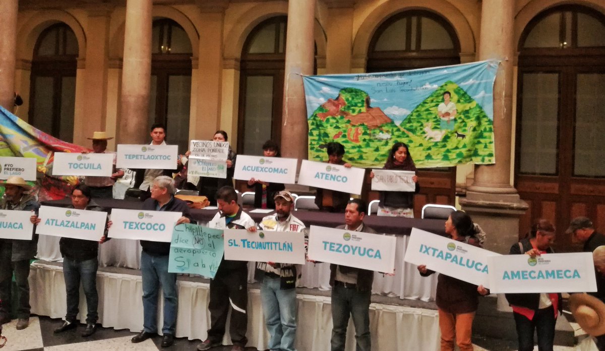 Hoy se reúnen las comunidades de: Tezoyuca, Ixtapaluca, Atlazalpan, Tocuila, Atenco, Pirámides, Nexquipayac,Acuexcomac, Tlaminca, Amecameca, Atlazalpa, Chipiltepec, Ixtlahuaca y otras (43 municipios en total) para exigirle a gobierno electo que detenga el #NAICM
#YoPrefieroElLago