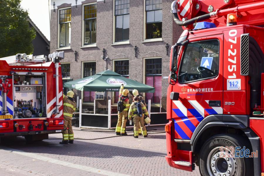 🚨 Brand in woning boven het Cafe Het Oude Postkantoor in #Bennekom 112.press/Qm9rBx 112Ede https://t.co/EdwOpotUuu