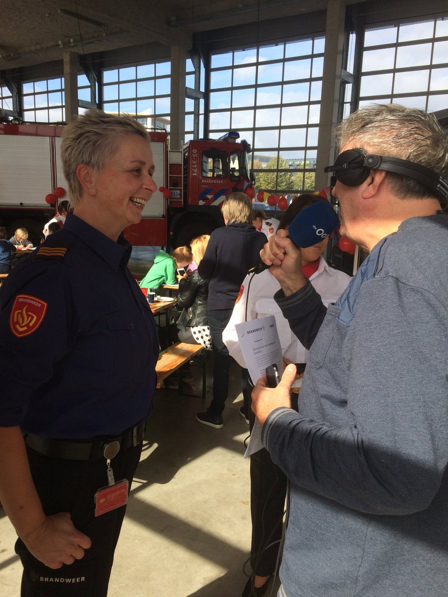 StephanWevers's tweet image. Aftrap Twentse Brandpreventieweken door @OnnovVeldhuizen #Enschede #kinderfeestje. “Doe de deuren dicht, heb een vluchtplan en zorg voor rookmelders.#. Laat de roze wolk geen rookwolk worden @BrandweerTwente