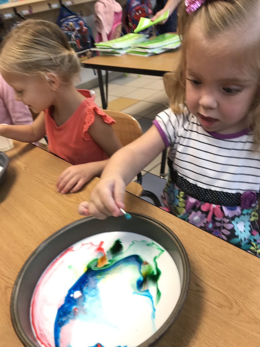 StaceyDorman3's tweet photo. Pint sized Science... color changing milk experiment. #VanAllenPride #preschoolfun #preschoolSTEM https://t.co/1mf1bosxL7