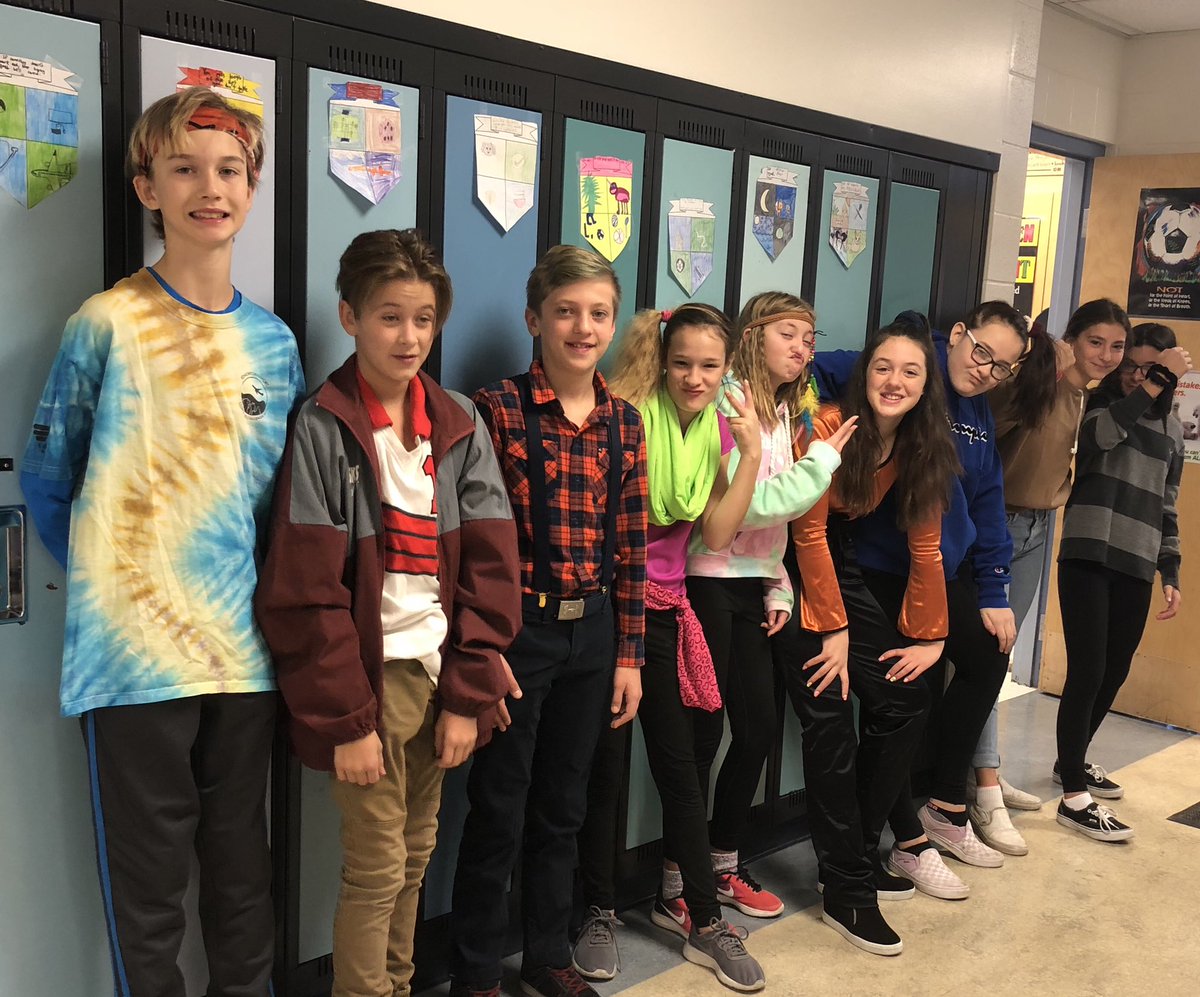 LTibo7's tweet photo. @STA_ECSRD my #7T2018 know how to have fun on Retro Day! #ecsrdJOY #ThunderPride https://t.co/tSgJ0xRL1R