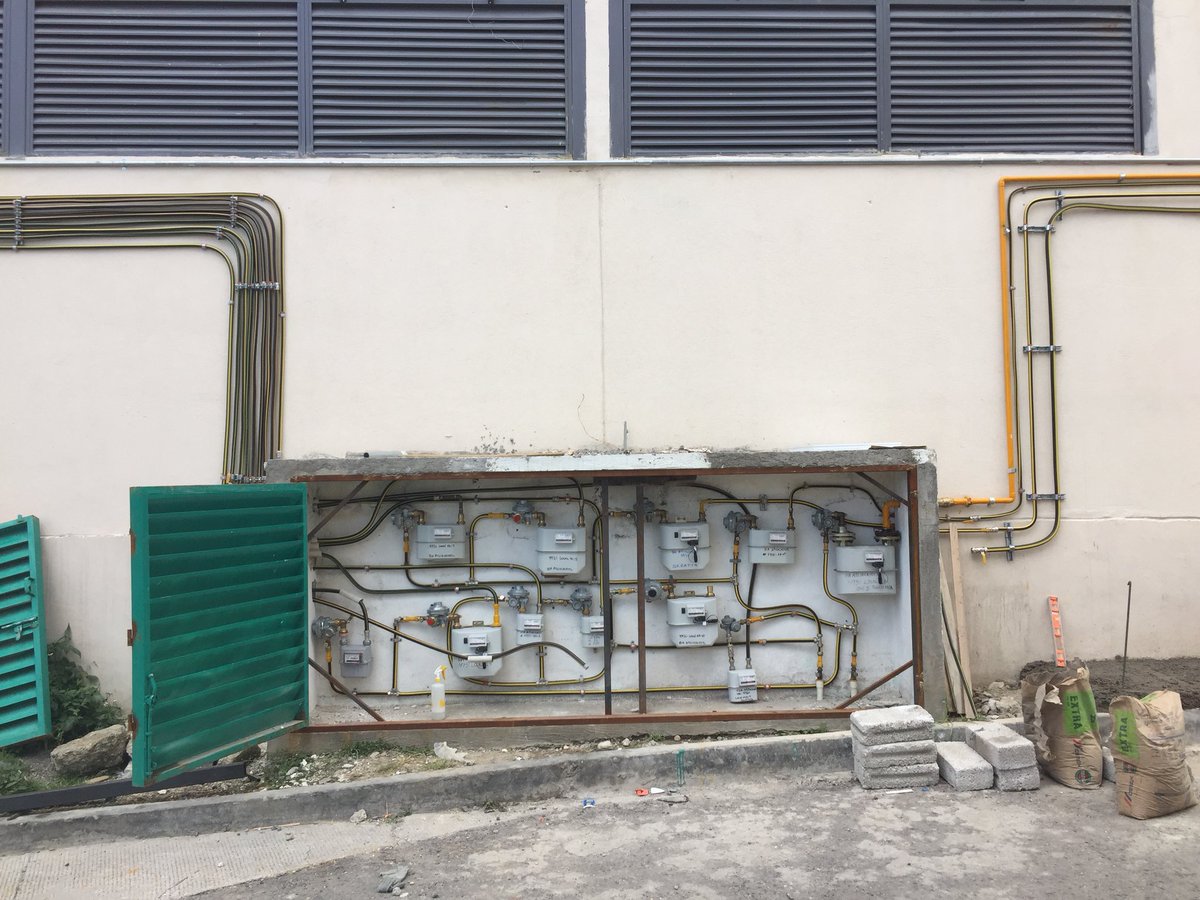 fredsou64's tweet photo. A @EngieMaxigas on a réinventé l’installation client / brcht avec le multicouche PE - Aluminium - PE. Utilisation à l’extérieur, flexible et simple à mettre en œuvre avec des raccords mécaniques. @vicjimero @Araujo206 #LearnexGRDF @WLGaz https://t.co/Tzn0n5Ir8o