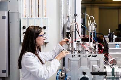 MFCIC's tweet photo. Are you a lecturer or senior lecturer  specializing in hydrogen and fuel cell technologies? Join our team and help us to create a stimulating environment for teaching and learning. Vacancy closes 26 October: https://t.co/O8zus7kv1E https://t.co/ZRabpXqMJM