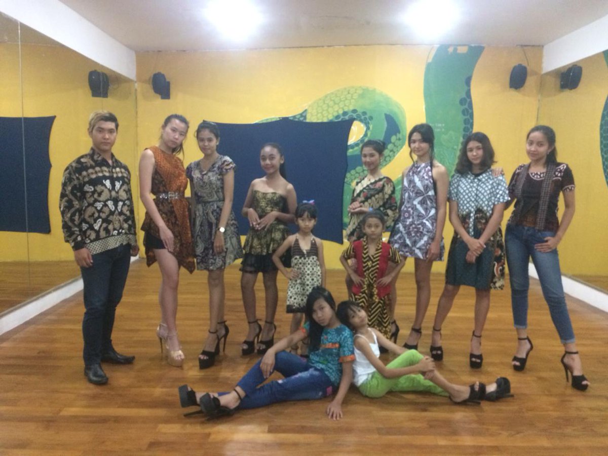 Teen Modeling School - Denpasar for Heritage Costume