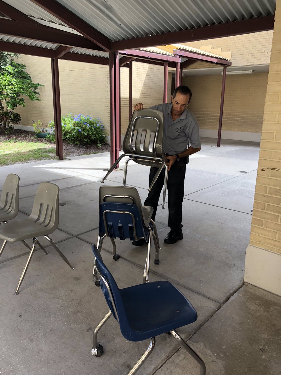 HCPSoperations's tweet photo. Friendly reminder to express your ππ½ gratitude and your appreciation each and everyday for our behind the scene workers. #WeClimbTogether to #PrepareStudentsforLife #OperationsAtWork @Jeff_Eakins https://t.co/adKIAU624m