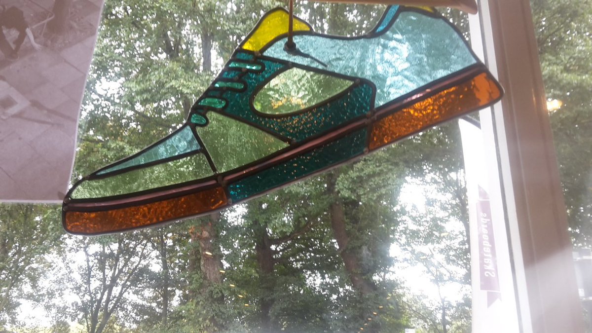 HarpoArt's tweet photo. In the Brighton Level skate shop there I've hung a #esskateshoe which I've made from stained glass. FOR SALE!!
#skateboarding #brighton #stainedglass #brightonart #levelarmy https://t.co/p9qkMP267q
