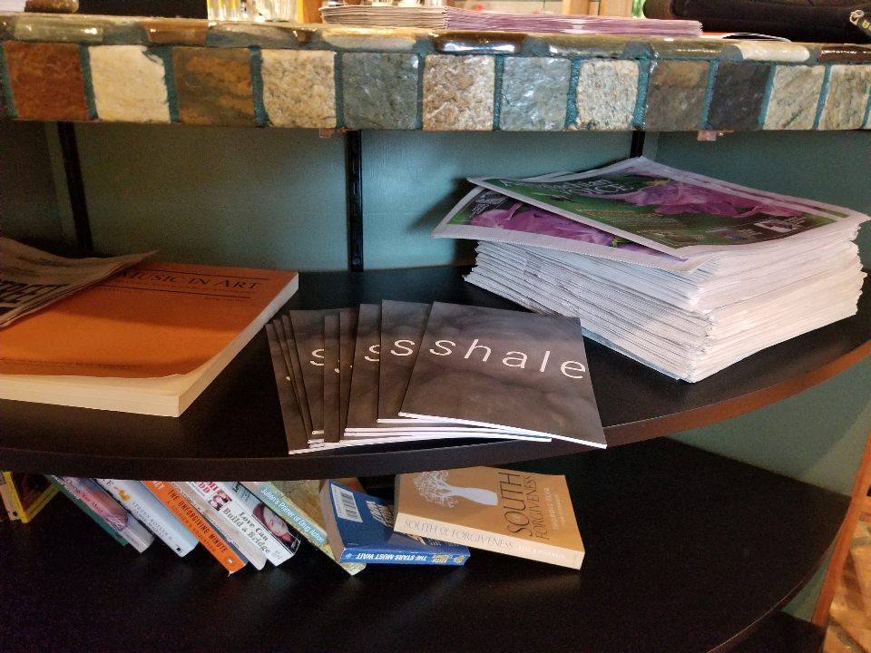 ShaleJournal's tweet image. Next time you're grabbing some caffeine, be sure to pick up a copy of Shale from the Spring 2018 edition at @Coffea_Lex! And remember to submit for this fall by October 12 (TEN DAYS LEFT): shalejournal.org/submit #uky #uk2022 #uk2021 #uk2020 #uk2019