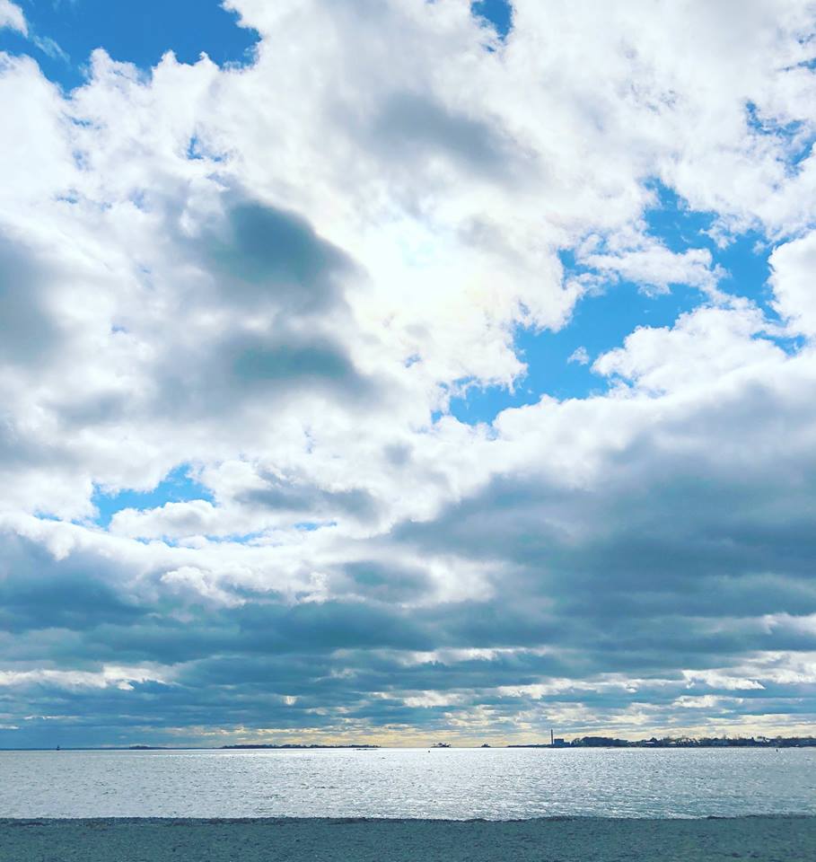 PoppyAustinOrg's tweet image. Last night the Poppy Austin crew in NYC experienced some pretty bad storms Read on facebook.com/PoppyAustinOrg/ #lifechoices #life #vegan #weatheryourstorm #selfcare #mentalhealth #positivity #lookafteryourself #essentialoils #poppyaustin #poppyaustincosmetics #veganskincare #organic