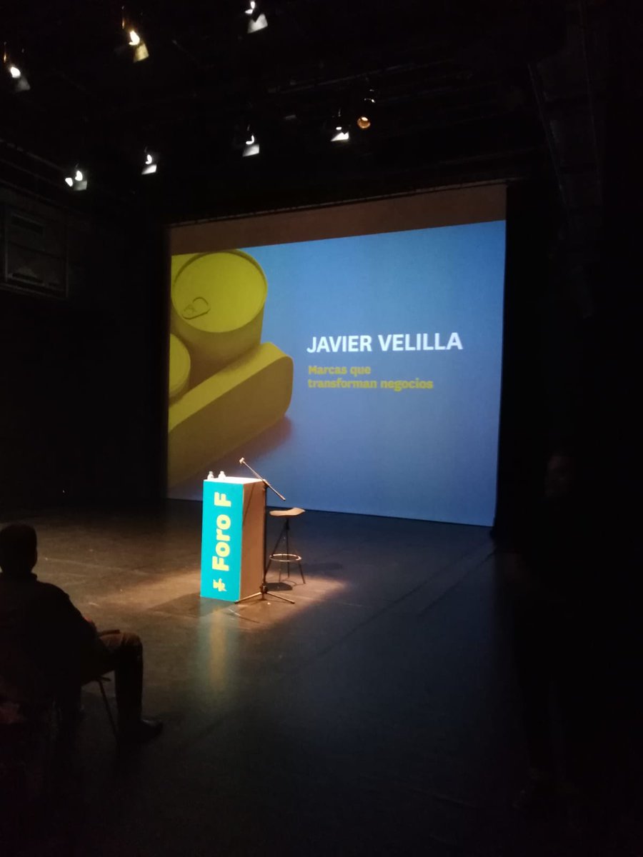 javiervelilla's tweet photo. Ayer estuve en Murcia hablando de cómo las marcas aportan competitividad a las empresas en #foroF de @infoRMurcia Un lujo de experiencia. Gracias por la confianza. #branding https://t.co/UDlfkQ8vie