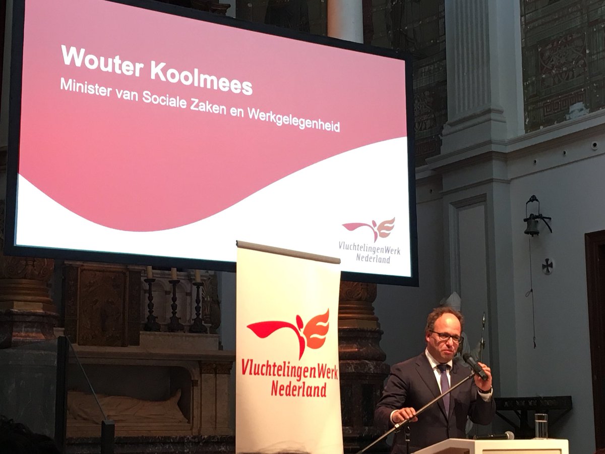 Minister Koolmees <a href="/MinisterieSZW/">Ministerie van Sociale Zaken & Werkgelegenheid</a> spreekt op afscheid <a href="/DorineManson/">Dorine Manson</a> Zij stopt als directeur <a href="/VluchtelingWerk/">VluchtelingenWerk Nederland</a> en als bestuurslid van <a href="/Refugee_Talent/">Refugee Talent Hub</a> en start bij <a href="/PostcodeLoterij/">Postcode Loterij</a>.  Dank voor je inzet, Dorine!